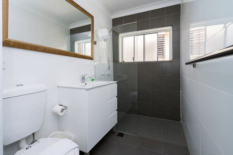 Manly Beachfront Apartment - Accommodation Brisbane 5