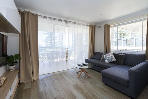 Manly Beachfront Apartment - Accommodation Brisbane 1