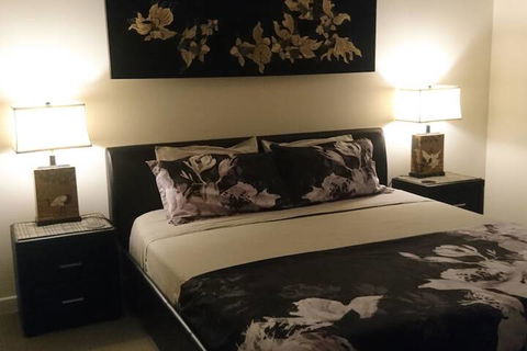 Palm Lakeside - Bowen, Whitsundays Wifi Netflix Private Cool Luxury - Accommodation Brisbane 2