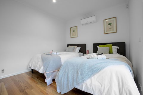 AUJOY 3 Bed Townhouse Burwood 1 - Accommodation Brisbane 6