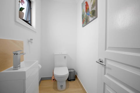 AUJOY 3 Bed Townhouse Burwood 1 - Accommodation Brisbane 4
