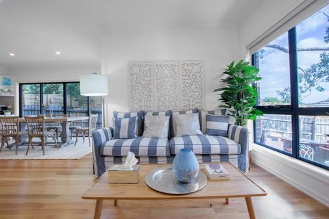 AUJOY 3 Bed Townhouse Burwood 1 - Accommodation Brisbane 5