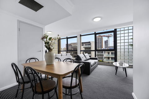 Stylish & Spacious Apt With Double Living Room - Accommodation Brisbane 5