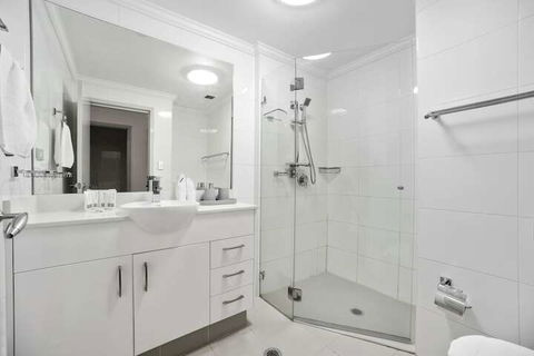 Stylish & Spacious Apt With Double Living Room - Accommodation Brisbane 6