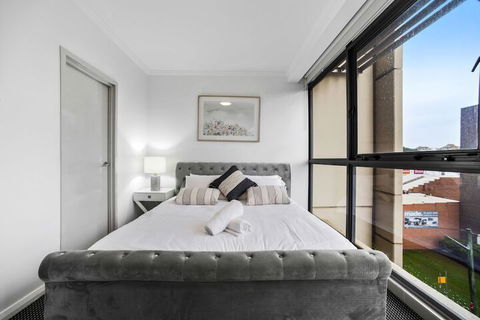 Stylish & Spacious Apt With Double Living Room - Accommodation Brisbane 3