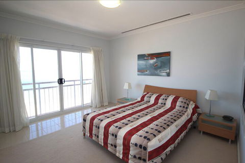 Deep Blue 13 - Accommodation Brisbane 3