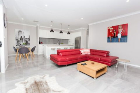 Best Central Wagga Townhouse - Accommodation Brisbane 0