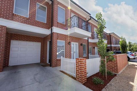 Best Central Wagga Townhouse - Accommodation Brisbane 2