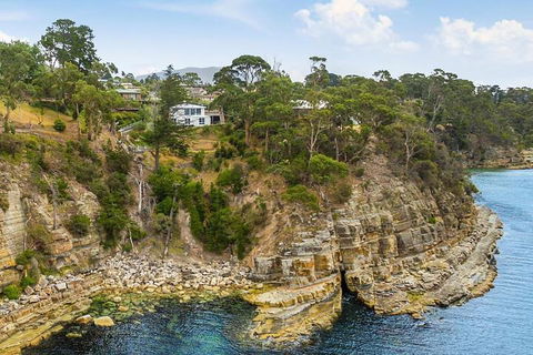 Hidden Bay - 5 BR Luxury Waterfront - Accommodation Brisbane 2