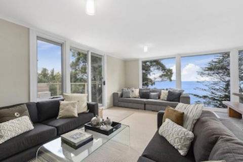 Hidden Bay - 5 BR Luxury Waterfront - Accommodation Brisbane 0