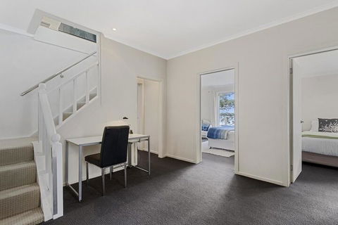 Hidden Bay - 5 BR Luxury Waterfront - Accommodation Brisbane 6