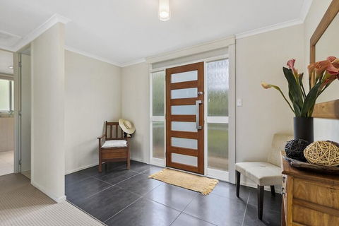 Hidden Bay - 5 BR Luxury Waterfront - Accommodation Brisbane 1