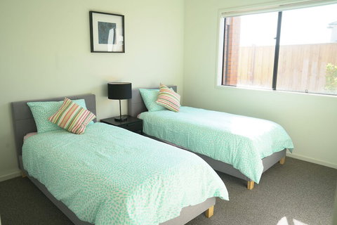 Brand New 4 Bedrooms House - Accommodation Brisbane 6