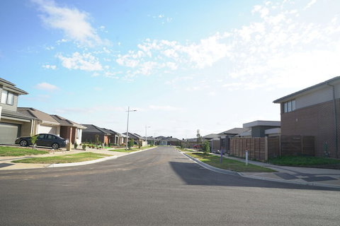 Brand New 4 Bedrooms House - Accommodation Brisbane 1