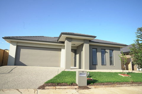 Brand New 4 Bedrooms House - Accommodation Brisbane 2