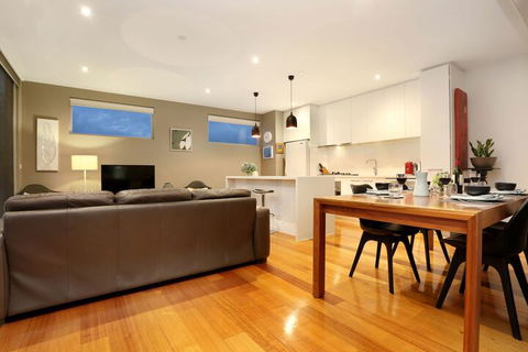 Essendon Sub Penthouse On Napier - Accommodation Brisbane 3