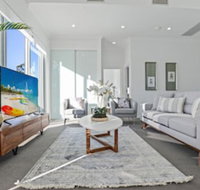 HomeHotel New  Spacious 3 Bedroom Penthouse - Accommodation Brisbane