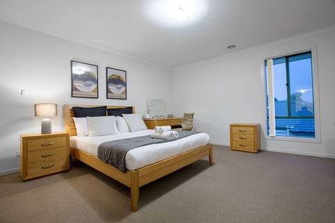 104 Sanctuary Lake Donatella Retreat - Accommodation Brisbane 4