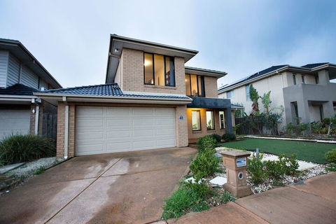 104 Sanctuary Lake Donatella Retreat - Accommodation Brisbane 1