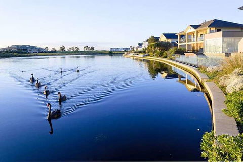 104 Sanctuary Lake Donatella Retreat - Accommodation Brisbane 2