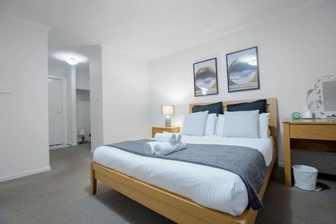 104 Sanctuary Lake Donatella Retreat - Accommodation Brisbane 3