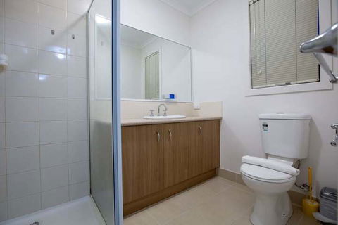 104 Sanctuary Lake Donatella Retreat - Accommodation Brisbane 5