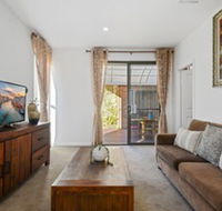 HomeHotel Cozy Duplex in Serene Suburb - Accommodation Brisbane