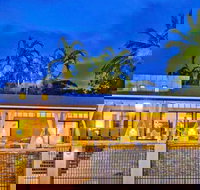 Oceans Edge Beach House At Oak Beach - Accommodation Brisbane