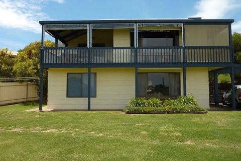31 Elizabeth Crescent - Accommodation Brisbane 1