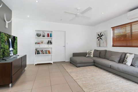 BEACH HOUSE On PEARL - Accommodation Brisbane 2