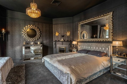 Celestial Suite - Accommodation Brisbane 4