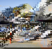 1 Bedroom Apt With Parking Stroll to Elwood Beach