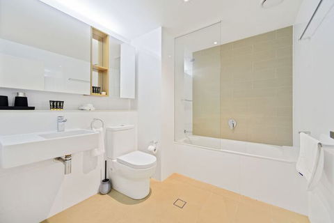 HomeHotel Spacious Luxury Apt Next To Shopping - Accommodation Brisbane 2