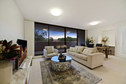 HomeHotel Spacious Luxury Apt Next To Shopping - Accommodation Brisbane 0