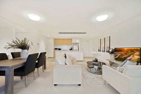 HomeHotel Spacious Luxury Apt Next To Shopping - Accommodation Brisbane 3