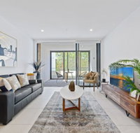 HomeHotel New  Walking to Shopping Super Clean - Accommodation Brisbane