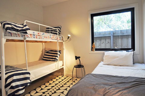 Armstrongs Close TO Beach - Accommodation Brisbane 4