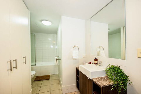 CBD African Charm, Story Bridge & River Views - Accommodation Brisbane 2