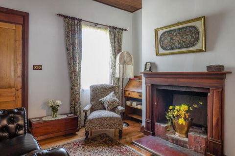 Sargeants & Armoury Cottages 1823 - Accommodation Brisbane 2