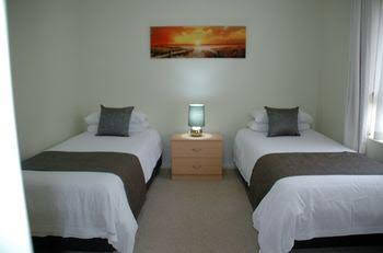 Beachside Apartment - Accommodation Brisbane 0