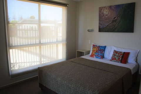The Bowlo Holiday Cabins - Accommodation Brisbane 4