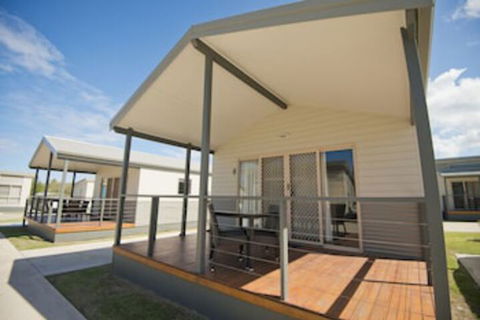 The Bowlo Holiday Cabins - Accommodation Brisbane 0