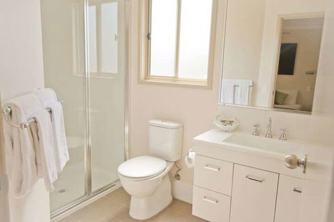 The Bowlo Holiday Cabins - Accommodation Brisbane 2