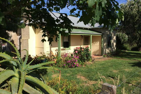 Tarndwarncoort Farmers Cottage - Accommodation Brisbane 3