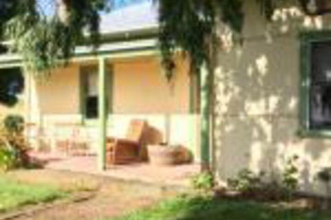 Tarndwarncoort Farmers Cottage - Accommodation Brisbane 0