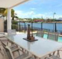 St Lucia 11 Four Bedroom Canal Home with Pool - Accommodation Brisbane