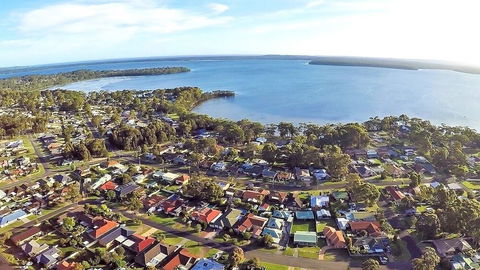 Paradise Bungalow Waterfront - Accommodation Brisbane 0