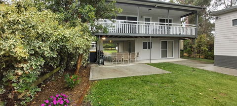 Paradise Bungalow Waterfront - Accommodation Brisbane 1