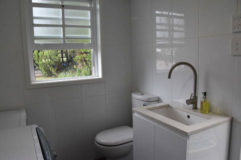 Paradise Bungalow Waterfront - Accommodation Brisbane 4