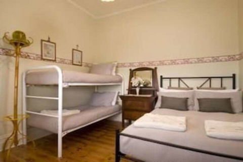 Charlie Bates Cottage - Accommodation Brisbane 4